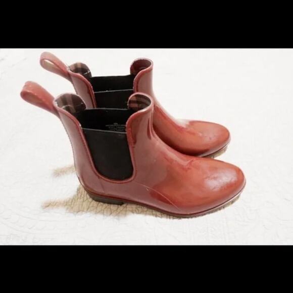 Nine West Chelsea Rain Booties. - Picture 5 of 5